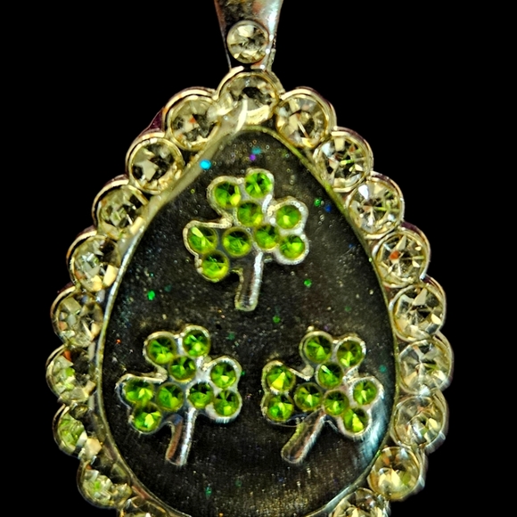 St. Patricks Day Lucky Charm Pendent - Picture 1 of 2